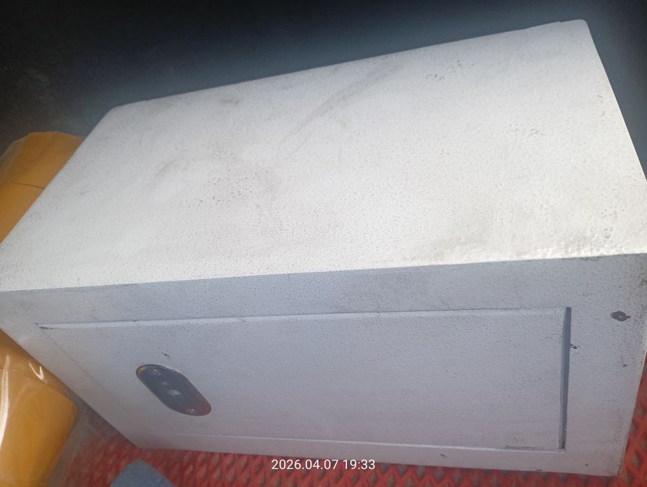 Продам сеиф новый