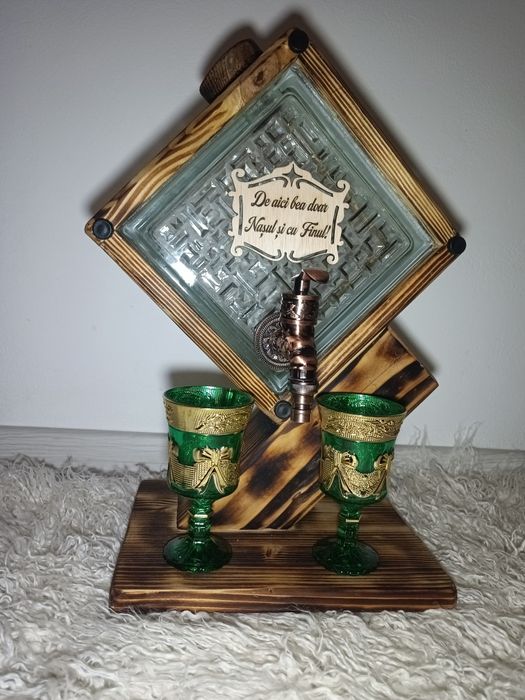 Vând recipiente pentru băuturi,cadouri