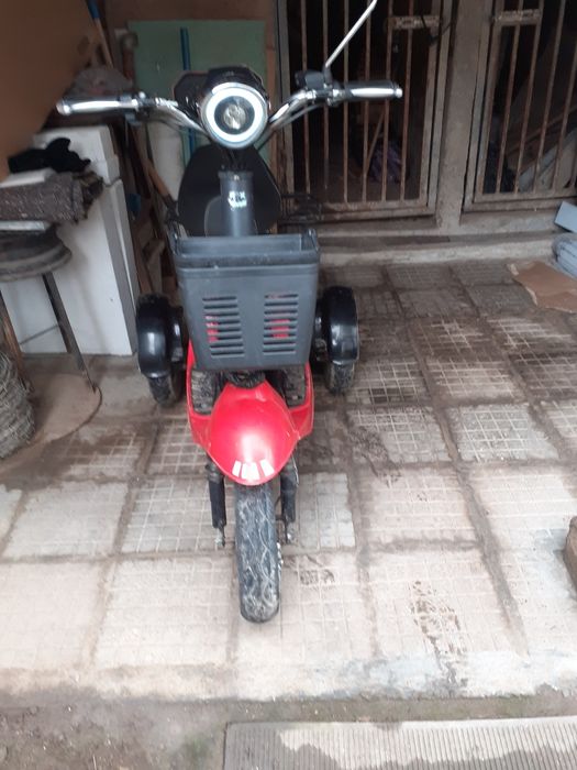 Електрическа триколка с задно задвижване.