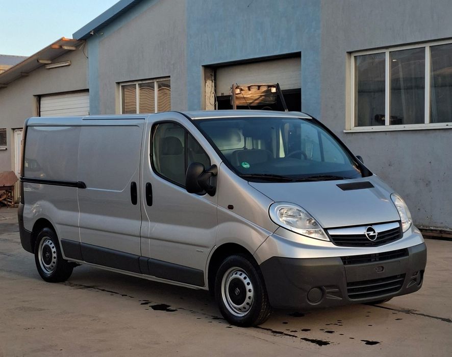 Opel Vivaro // Renault Trafic L2H1 2.0 diesel 2012