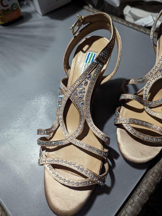 Sandale cu toc de ocazie