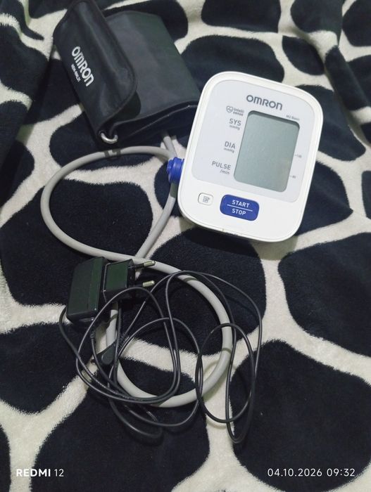 Автоматический цифровой тонометр на плечо Omron M2 Basic,