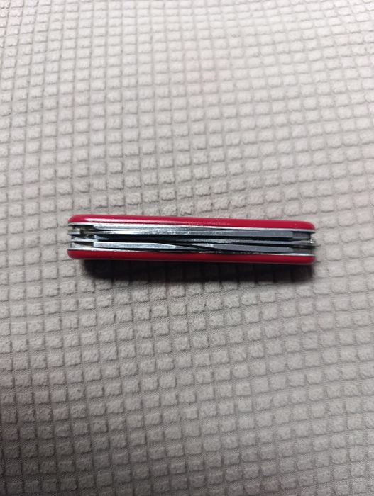 Briceag multifuncțional