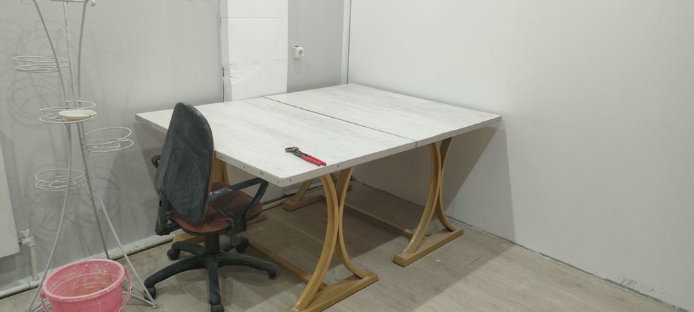 Продам диван люстру и столы