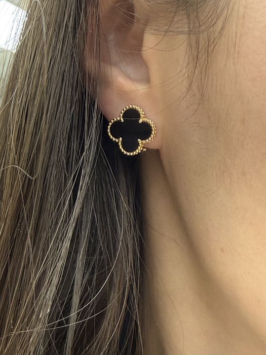 Серьги от Van Cleef & Arpels модель Vintage Alhambra