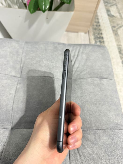 Телефон iPhone 11