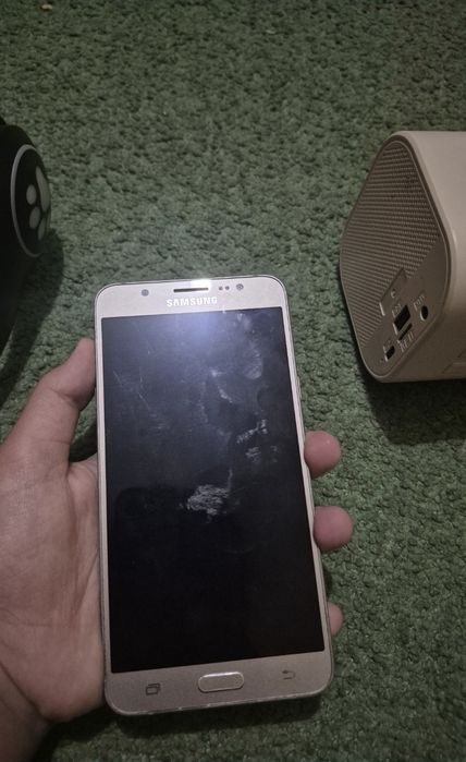 Samsung j7,arnova7h