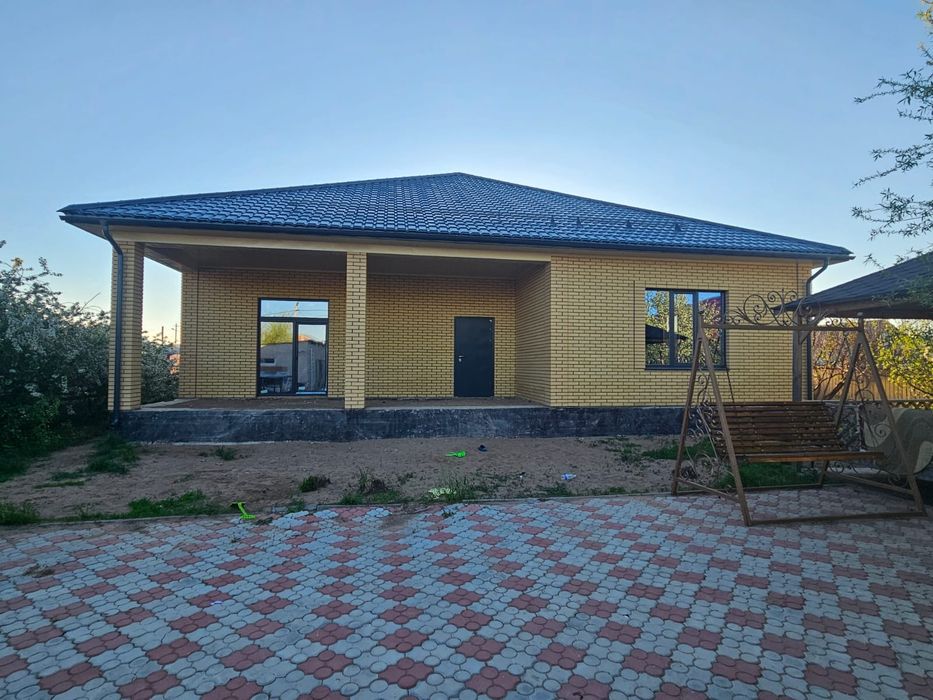 Продаётся дом  10 соток с двумя домами