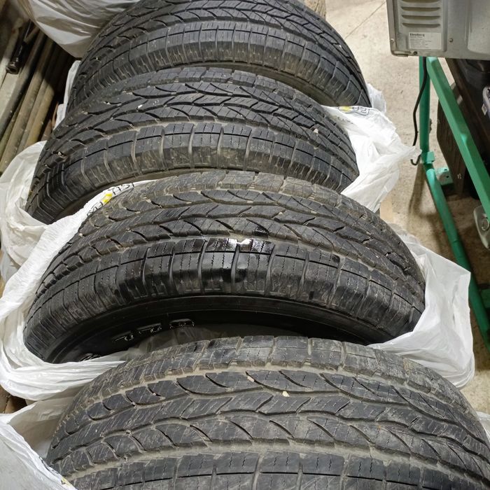 Шины  265/65R17 комплект