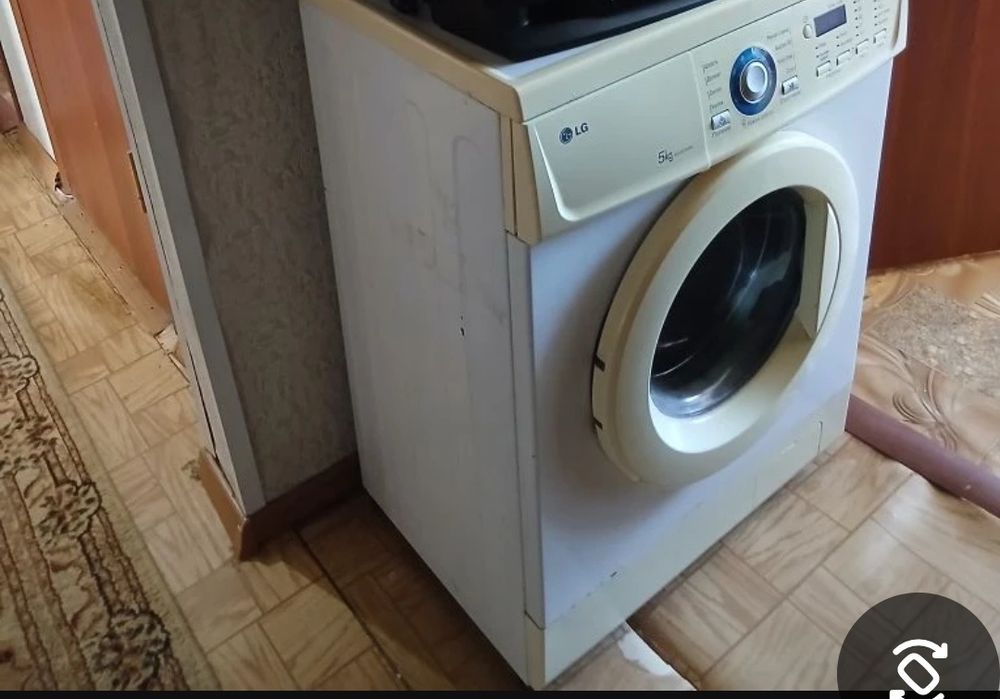 Отдам даром стиральную машину.