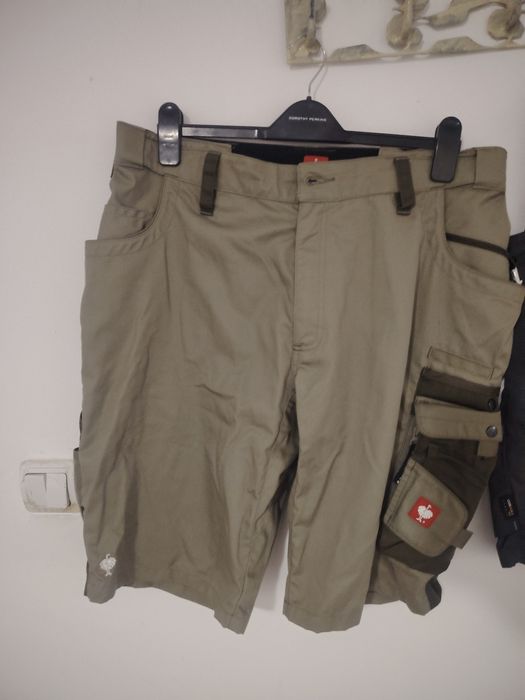 Vînd pantaloni scurți bărbați protecție muncii mărimi M ,L XL 2 Xl  pret 100-150lei