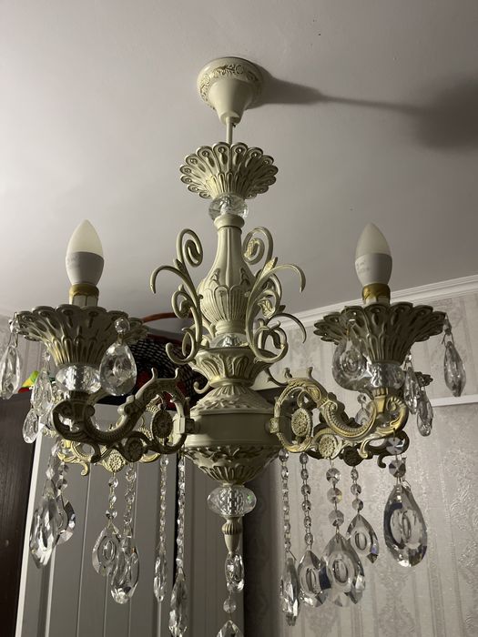 Люстра 6 ти ражковая