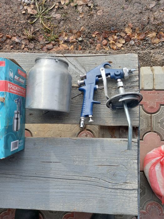 Продам краскопульт с нижним бочком.