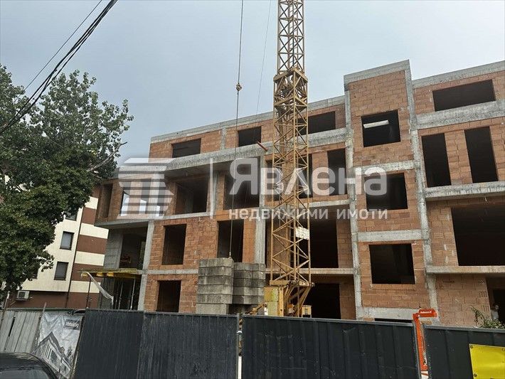 Продава се Тристаен апартамент в София, Витоша - 114 кв.м за 1974 €/кв.м - Снимка #2