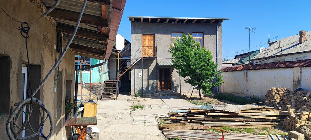 Qibray magarajda 5 sotix karobka hovli oshxona sanuzel tayyor