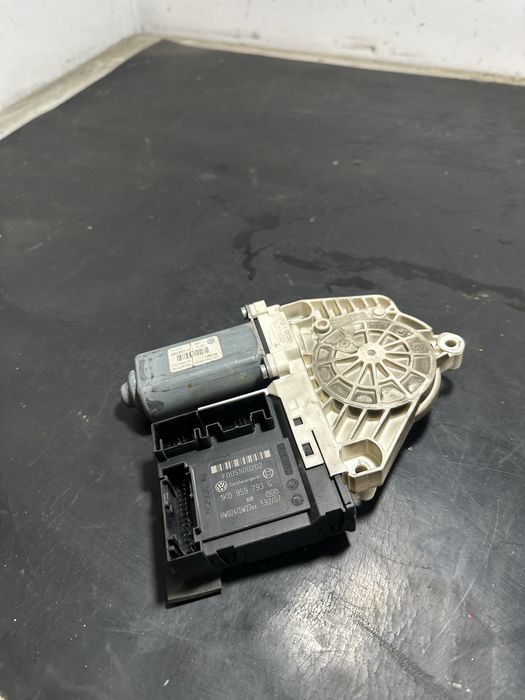 Motoras macara geam stanga fata Volkswagen Vw Passat B6 1K0959793G