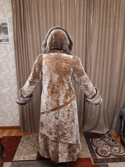 Шуба мутоновая,тёплая
