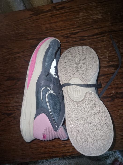 Vand Sabrina 1 si Kyrie 5 low