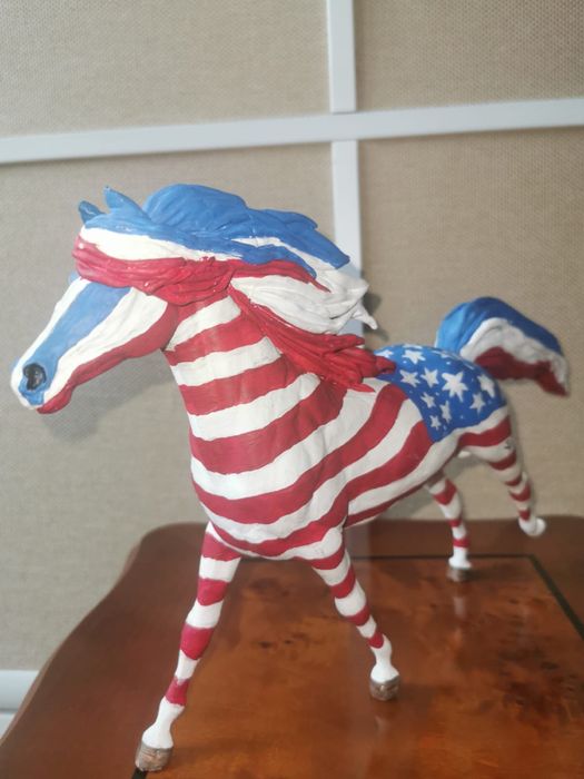 Колекционерска антикварна фигура  кон персонализиран модел на Breyer