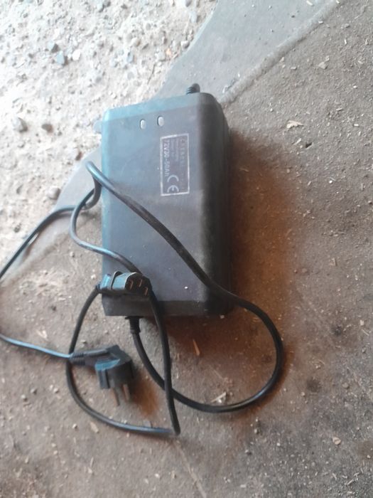 Vind încărcător triciclu electric
