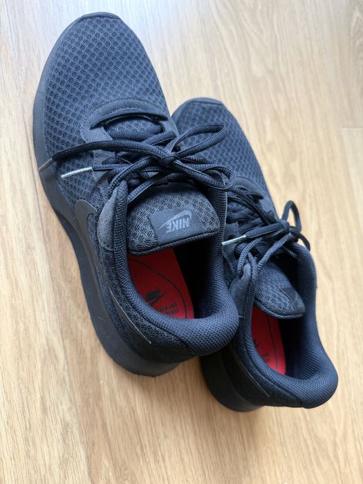 Adidasi negri Nike nr. 41