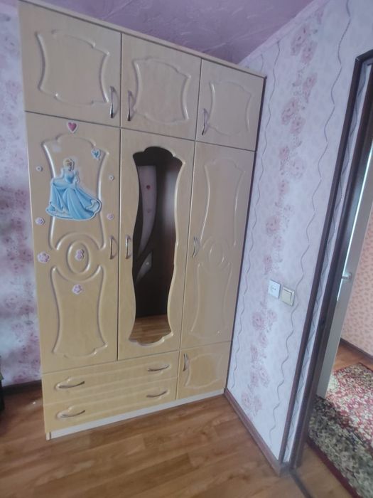 Продам  шкаф , кровать , комод