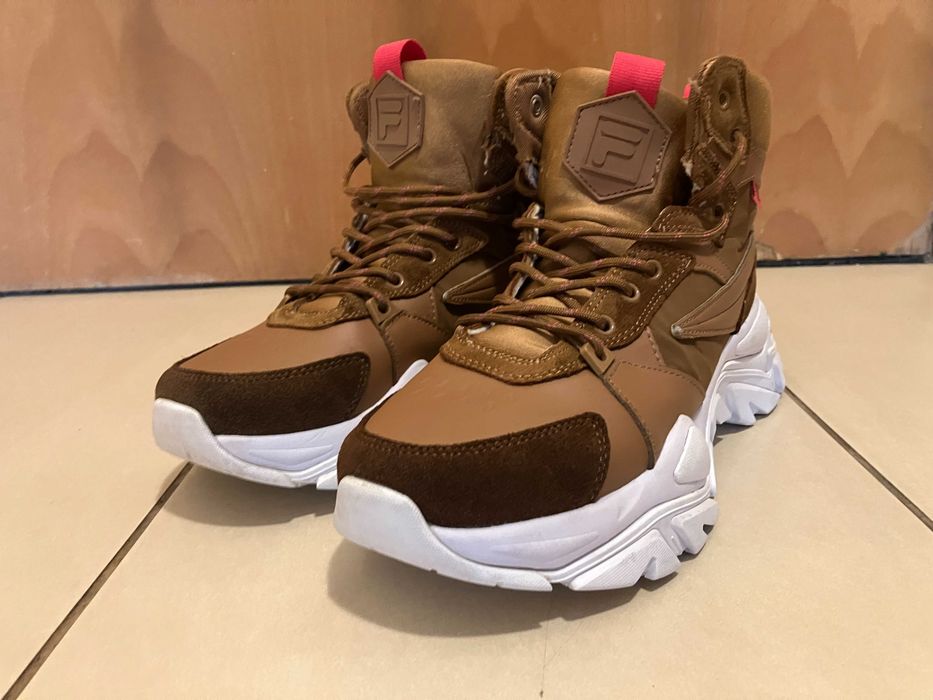 Ефектни спортни обувки от дамска серия - FILA Desert Boot