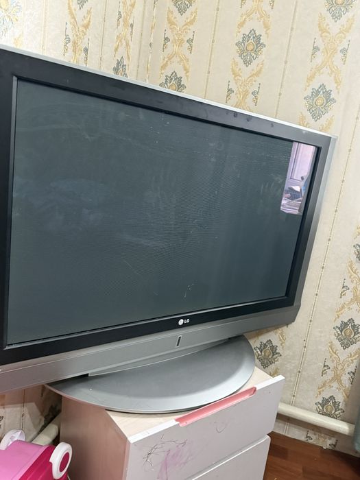 Продам ванну болшую и телик