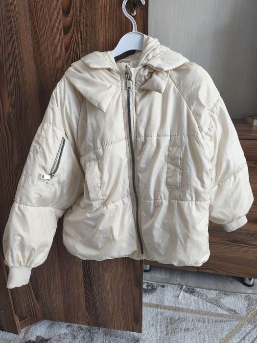 Демисезонная лёгкая куртка для девочек.