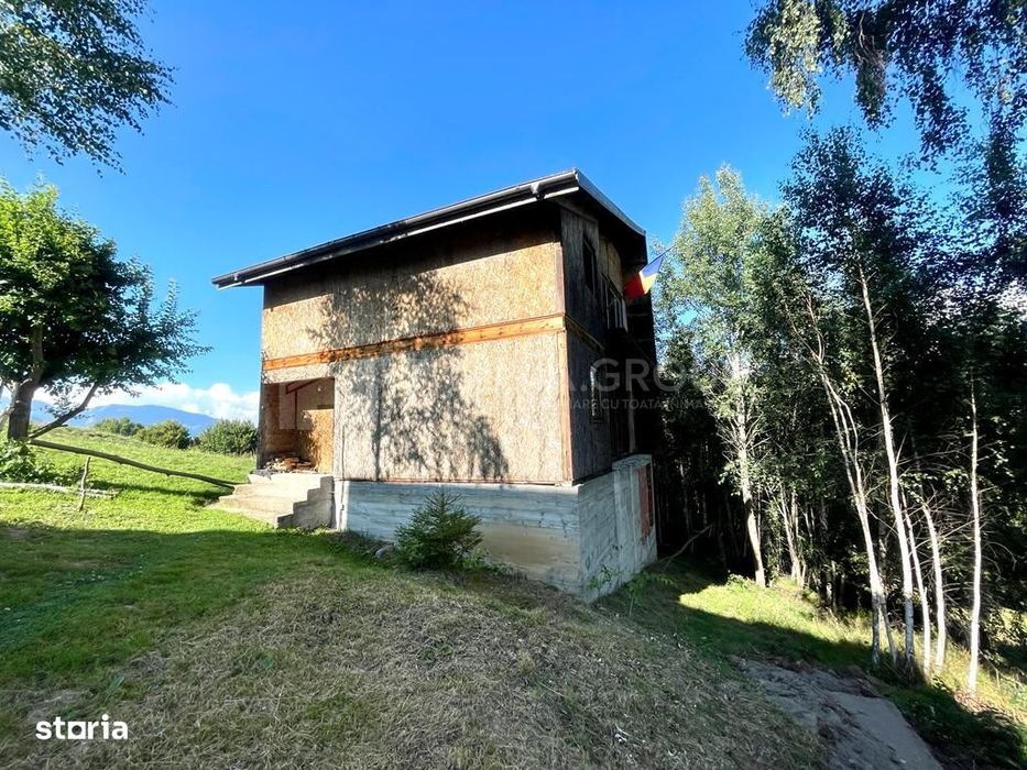INVESTITIE Vila moderna + vila la rosu, teren 1480 padure