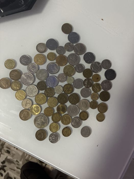 Vand monezi din diferite tari si romanesti