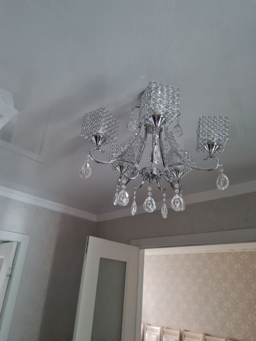 Продам класическую люстру не дорого
