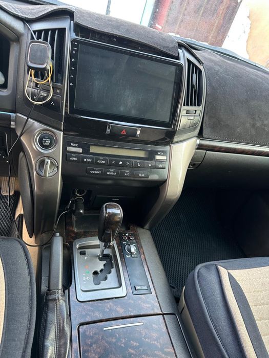 Продам Toyota Land Cruser 200