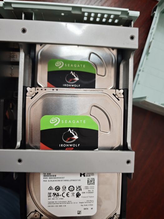 NAS QNAP TS230 + 2 x HDD  Seagate IRONWOLF(nas edition) 1TB RAID 1