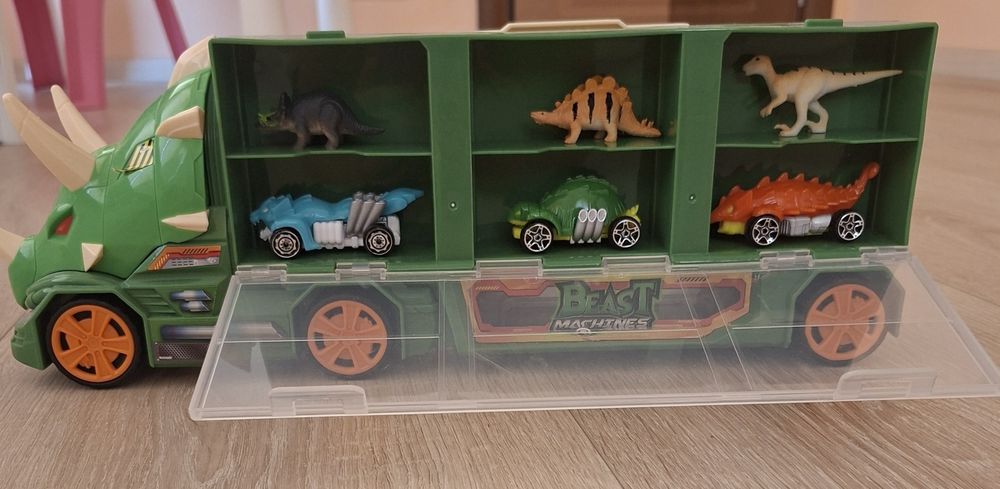 Играчка динозавър камион
