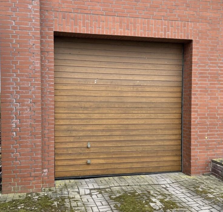 USA SECTIONALA INDUSTRIALA poarta garaj lemn rustic  H 310 x L304 Hormann