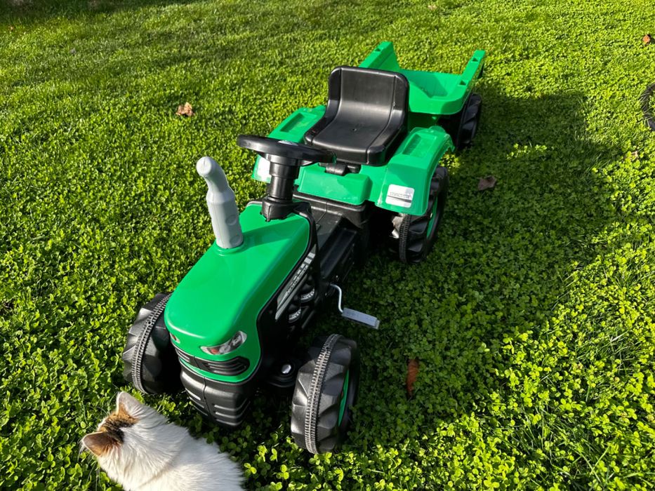 Чиста нов детски трактор с ремарке