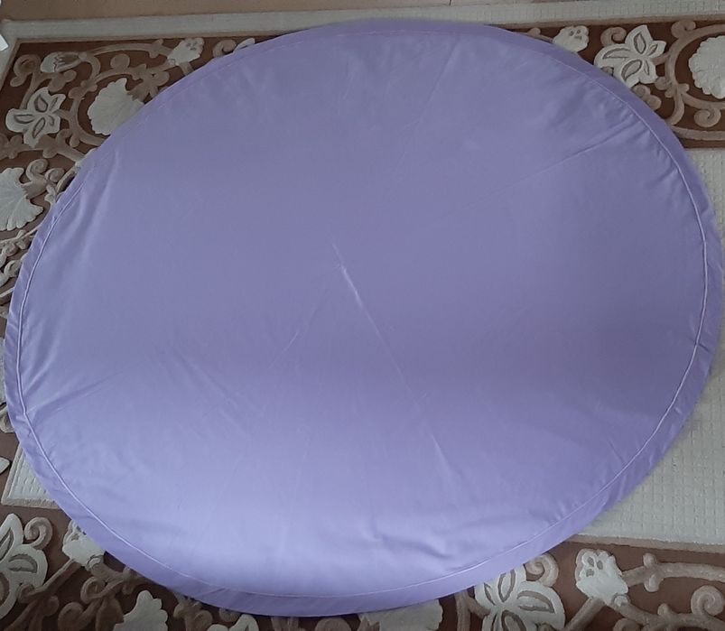 Fata de masa culoarea lavandei