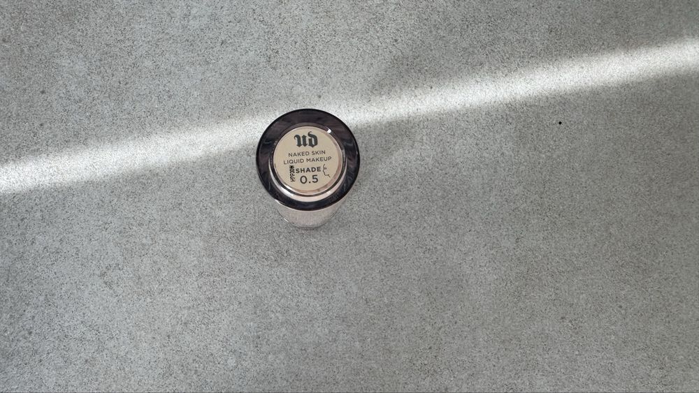 NAKED SKIN URBAN DECAY weightless ultra definition liquid makeup peptide infused light diffusing