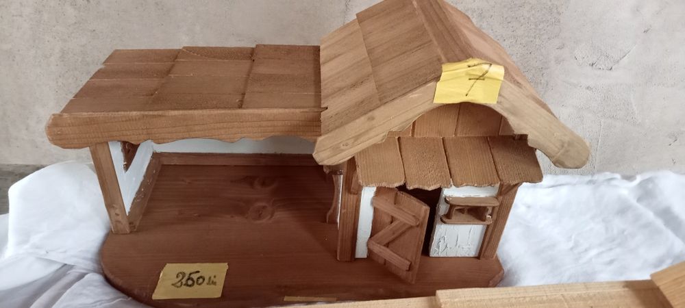 Vând Iesle confecționate manual