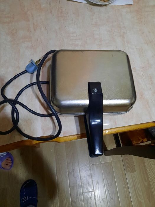 Продается Вафельница.
