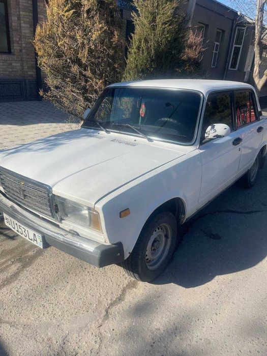 автомобиль ваз 2107