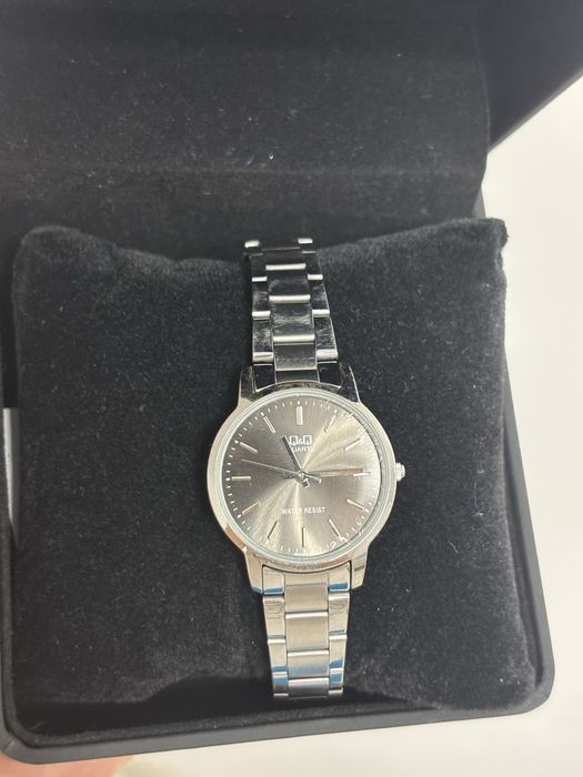 Продам женские часы