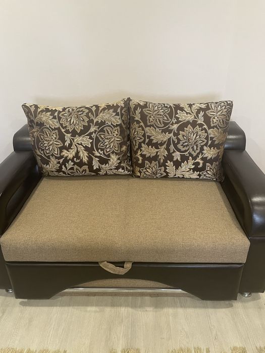 Продам диванчик,коричневый