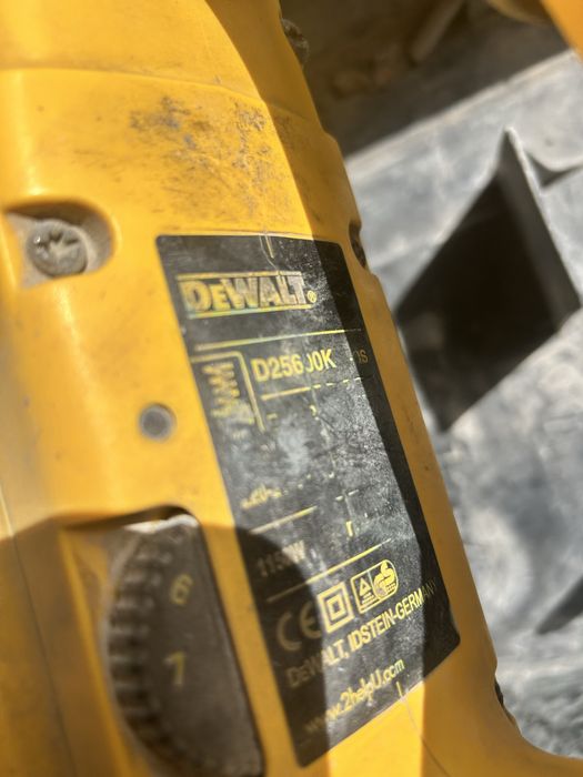Перфоратор  Dewalt продам