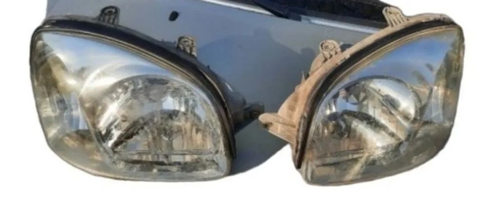 Продавам Фарове за Хюндай Санта фе