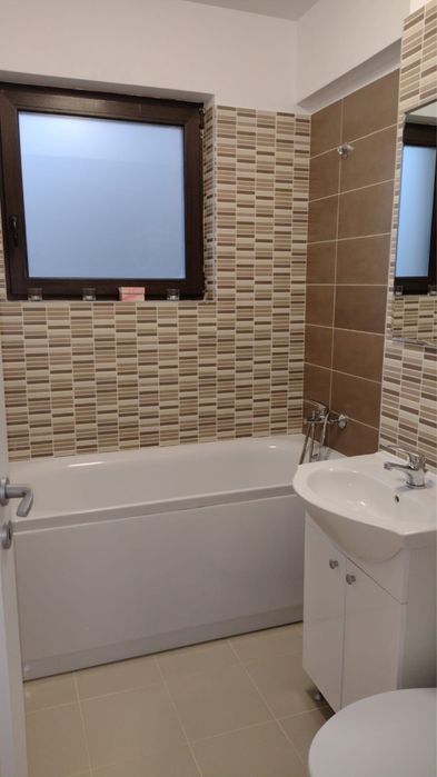 Inchiriez apartamet