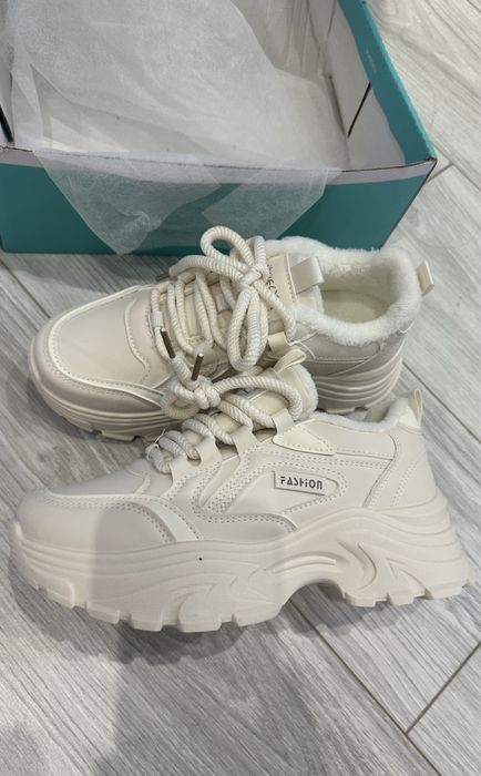 Продается кроссовки