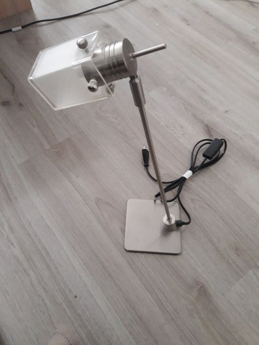 Настолна лампа метална