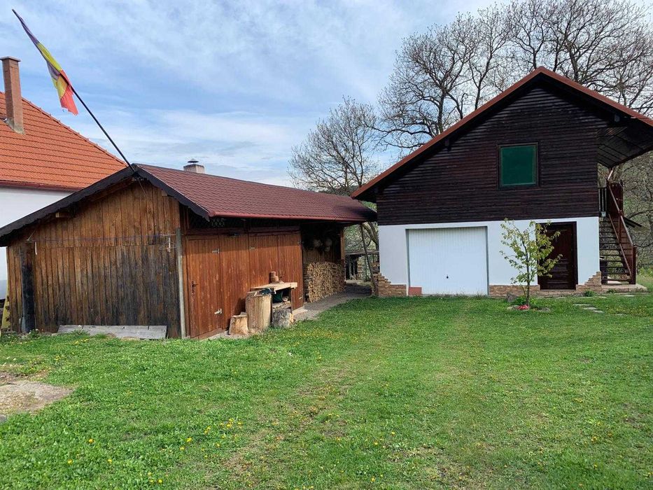 Casa - garaj - curte